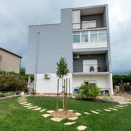 Suit B&R Split Exterior photo